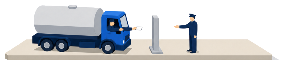 タンクローリーの運転席から差し出された小さなカードに制帽をかぶった人が手を伸ばしている