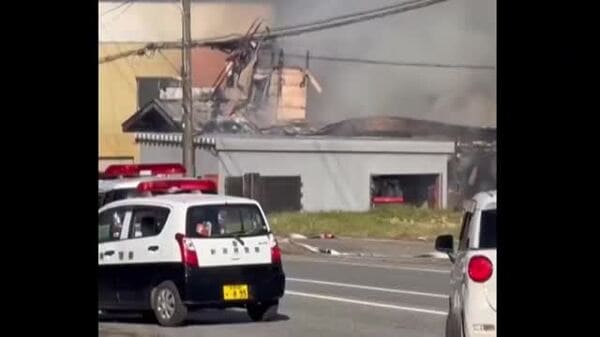 新潟県津南町の住宅火災を報じた現場映像の画像