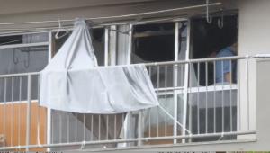 諏訪市の共同住宅火災で焼損した3階の一室