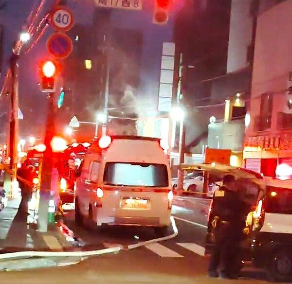 札幌市中央区南17条の店舗兼住宅火災で消防活動と煙が見える実際の現場